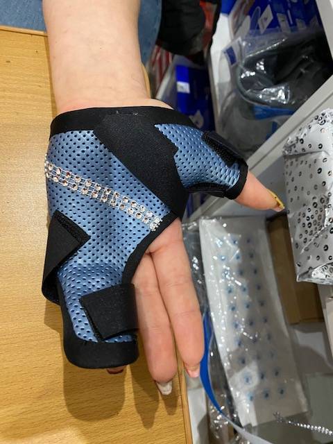 attelle de main pour fracture aux doigts sur Solliès-Pont près de Toulon Saint-Jean