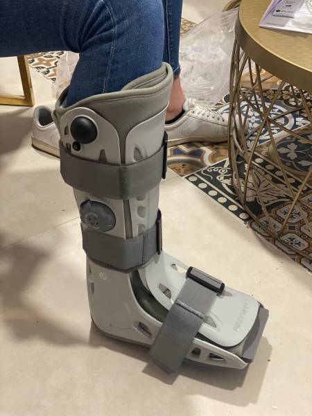 botte à coque rigide pneumatique pour fracture stable 1/3 inferieur de la jambe sur Toulon saint jean du var près de l'hôpital Sainte Musse