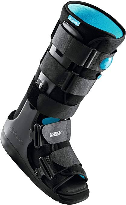 botte de marche à montants latéraux rigides pour blessures et opération du pied, des orteils et de la cheville sur Carnoules près de Pignans