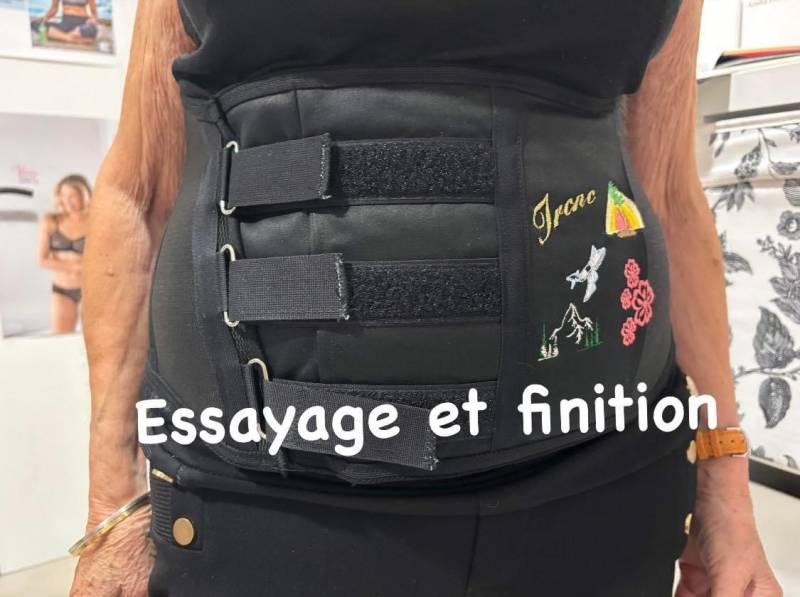 Essayage d'une ceinture d'immobilisation vertébrale sur Solliès-Pont près de Carqueirane