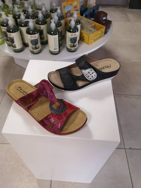 chaussures orthopediques pour femme avec bride réglable pour l'été dans le 83