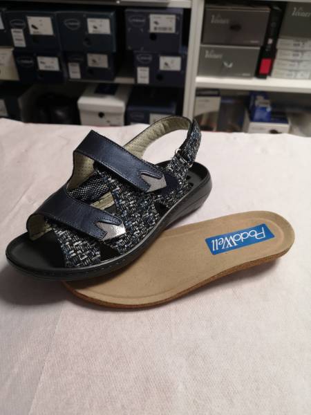 chaussures médicales adaptées avec matières extensibles pour hallux valgus sur Solliès près de cuers