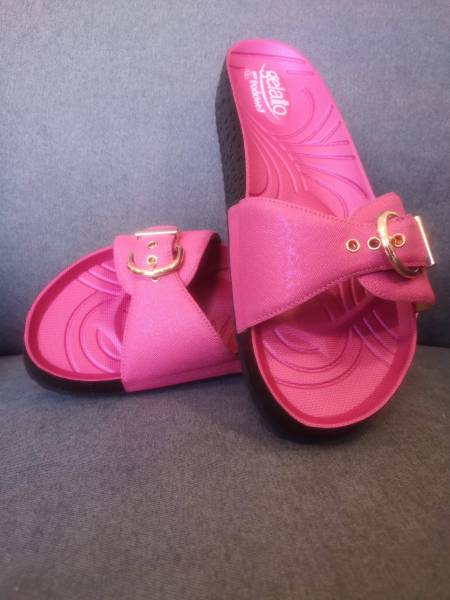 Chaussure de confort tongue et claquette à Carnoules proche de Cuers