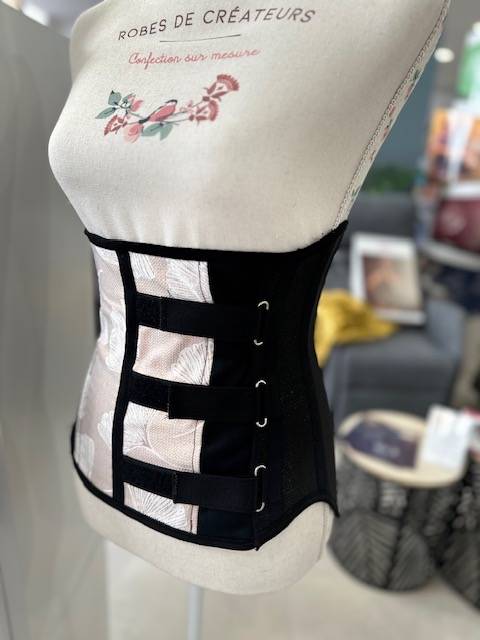 Corset sur mesure pour éventration sur Solliès-Pont près de La Garde