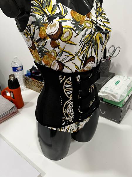 Prise de mesure pour corset / ceinture sur Toulon près de l'Hôpital de Sainte Musse