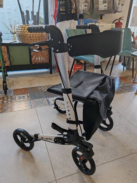 Déambulateur 4 roues pour une marche sécurisée