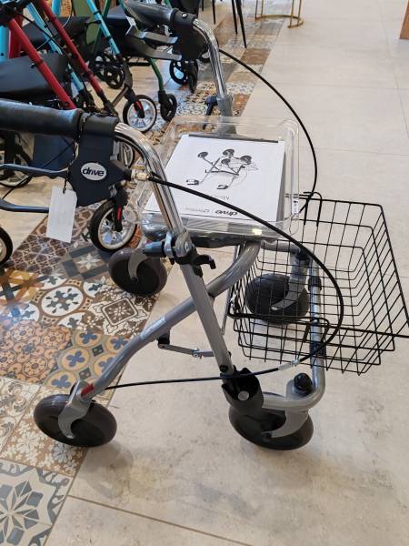 Rollator avec siège pour se reposer facilement