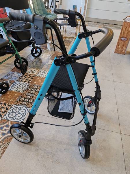 Rollator confortable et facile à utiliser