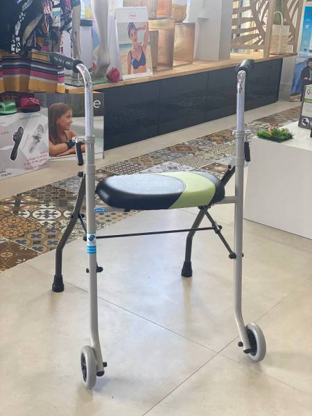 déambulateur 2 roues pour déplacement en intérieur