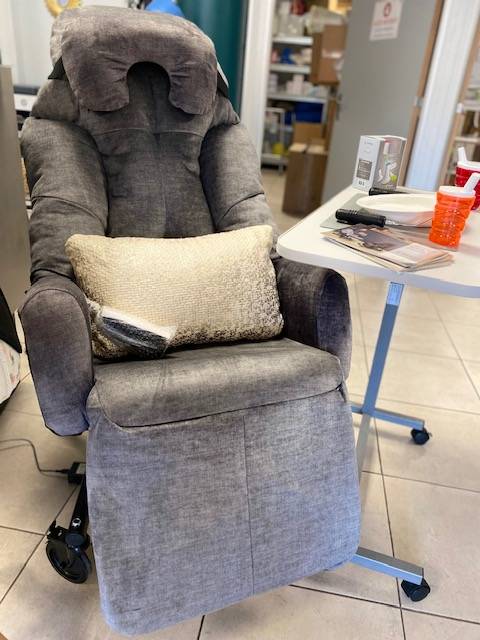 fauteuil coquille électrique très confortable pour personnes agées sur Carnoules près de Puget-ville