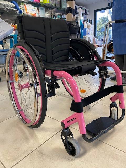 fauteuil roulant manuel girly sur Carnoules près de Pierrefeu de Var