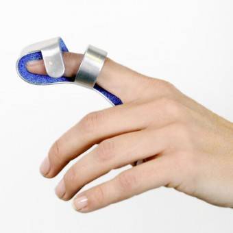 Attelle grenouille pour fracture du doigt à La Solliès-pont proche de Toulon