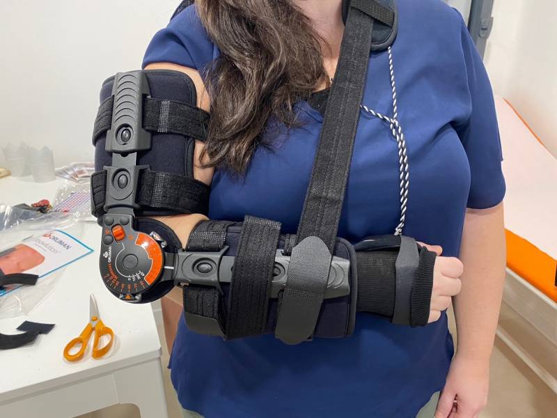 attelle de coude articulée avec amplitude réglable pour immobilisation après fracture sur Toulon