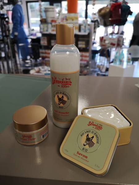 le lait d'ânesse contre l'acné, l'eczéma et le psoriasis sur sollies-pont et carnoules dans le 83