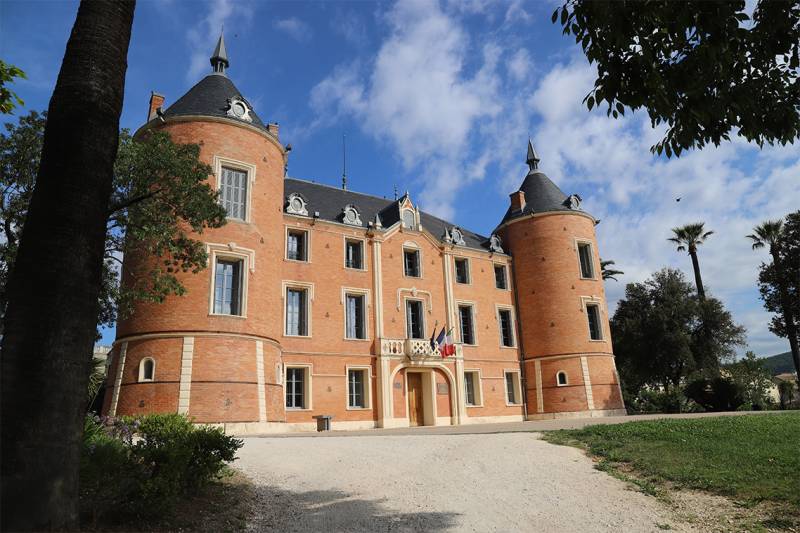 mairie château sollies pont
