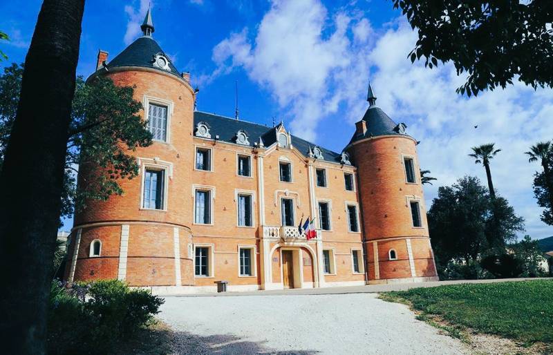 mairie château sollies pont