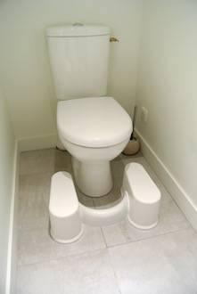 Marche pied de salle de bain et toilette pour personne à mobilité réduite à Rocbaron proche de La roquebrussanne