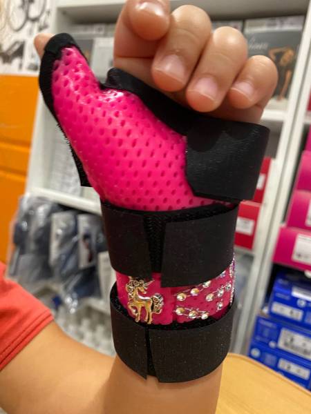 attelle thermoformée pour princesse après une chute dans le Var