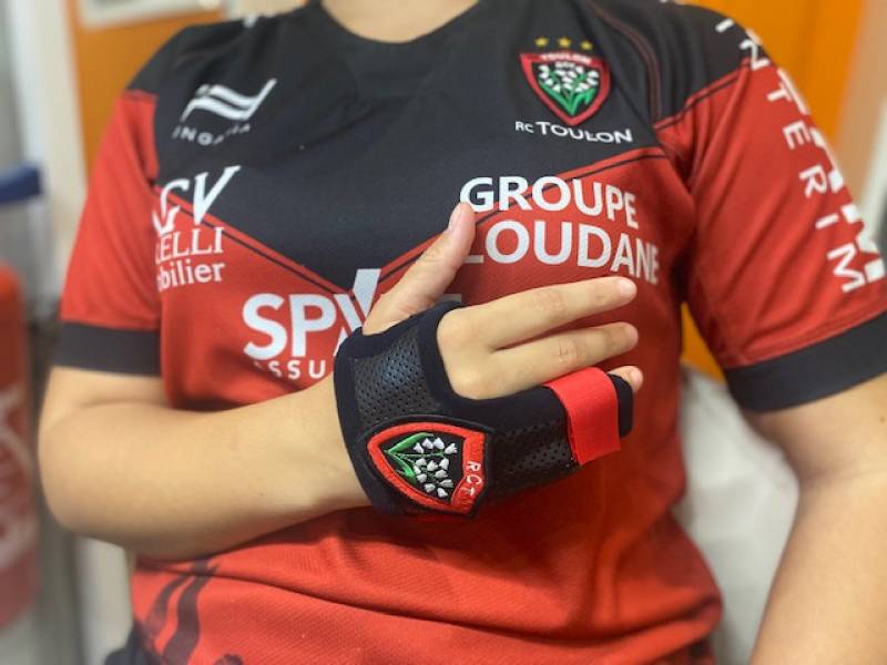orthese pour fracture de doigts pour une joueuse du rct féminin