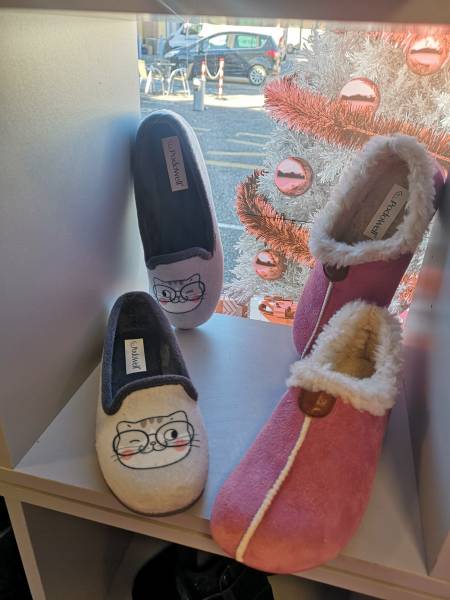 chaussons intérieurs pour adultes sur Solliès-Pont près de la Crau