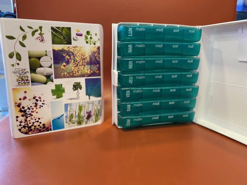 pilulier semainier pilbox sur Solliès-Pont dans le var près de Hyères