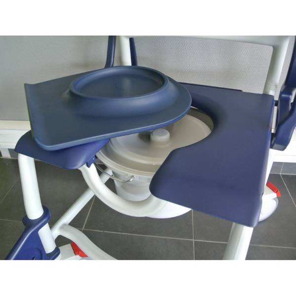 chaise percée avec assise amovible pour faciliter la toilette intime sur Sollies-Pont près de Correns