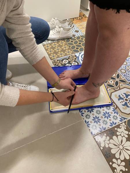 empreinte de la voute plantaire avec bilan orthopédique pour semelles sur mesure proche de hyères dans le var