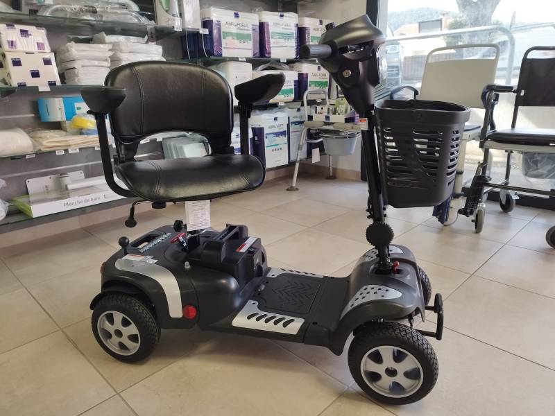 siège pivotant à 360° pour ce scooter visible sur Toulon près de la Garde
